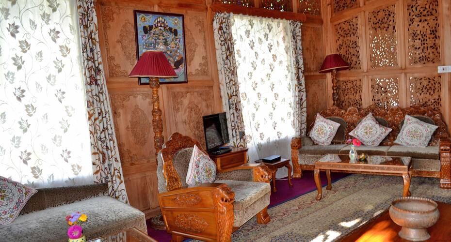 India Palace Houseboat, Srinagar 4
